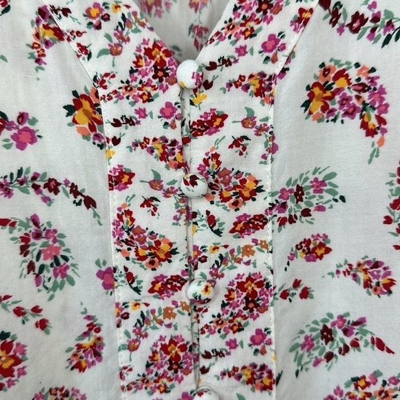 Old Navy Floral Flutter Sleeve Blouse Size Medium - Picture 4 of 9